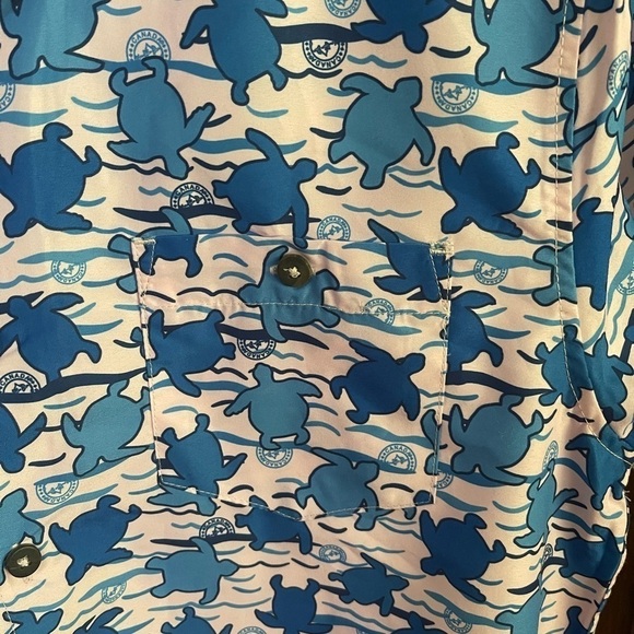 Canada weathergear large SS light pink with blue turtles and has button pocket - Picture 4 of 7
